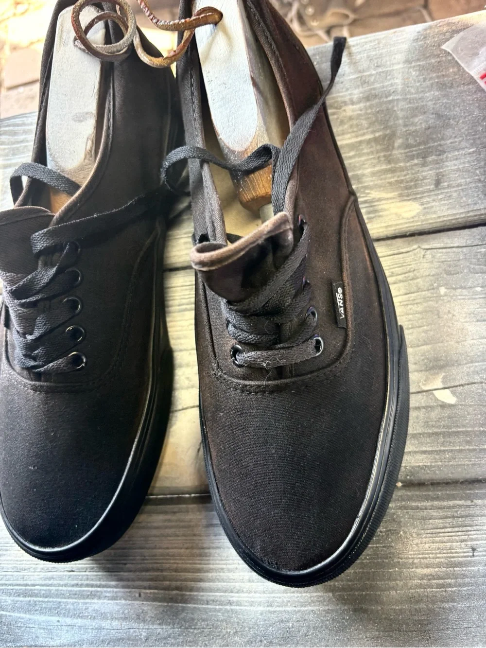 Black canvas lace up sneakers in US 10.5 #skateboarding #canvas